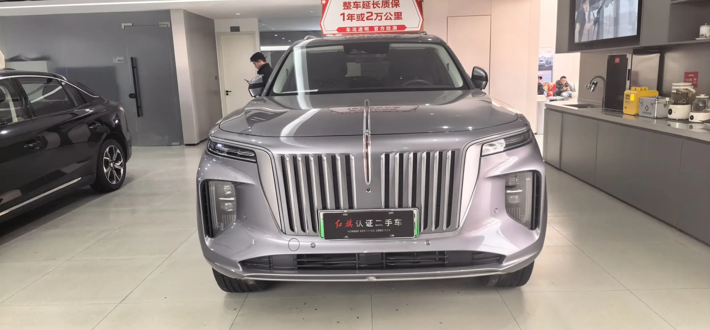 Hongqi E-HS9  из Китая