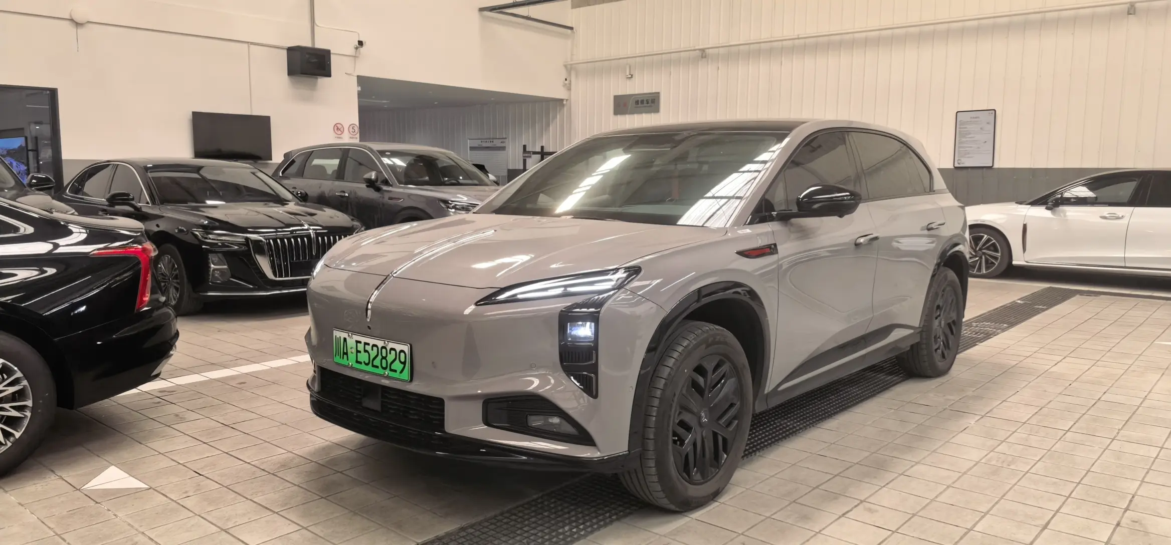 Hongqi Red Flag Tiangong 08  из Китая