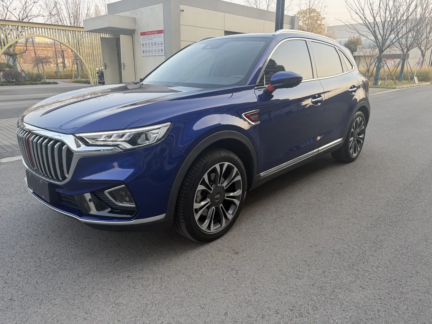 Hongqi HS5  из Китая