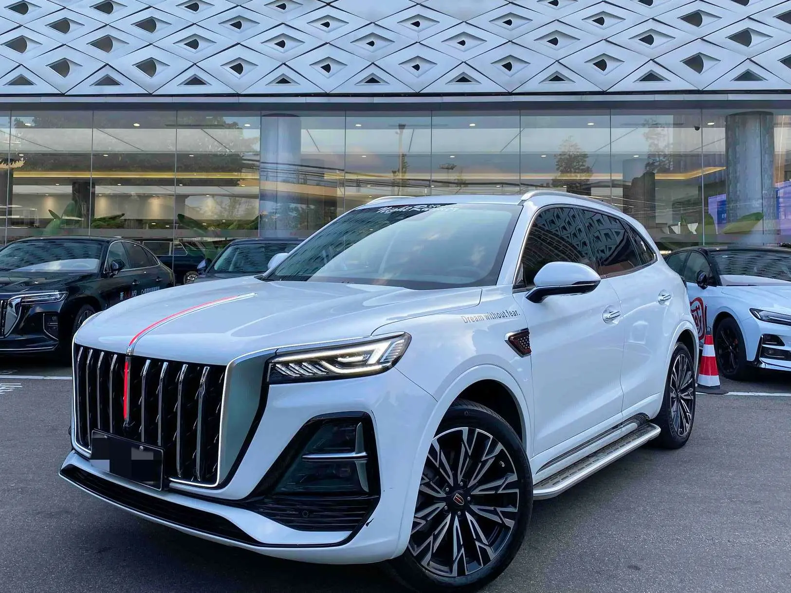 Hongqi HS5  из Китая