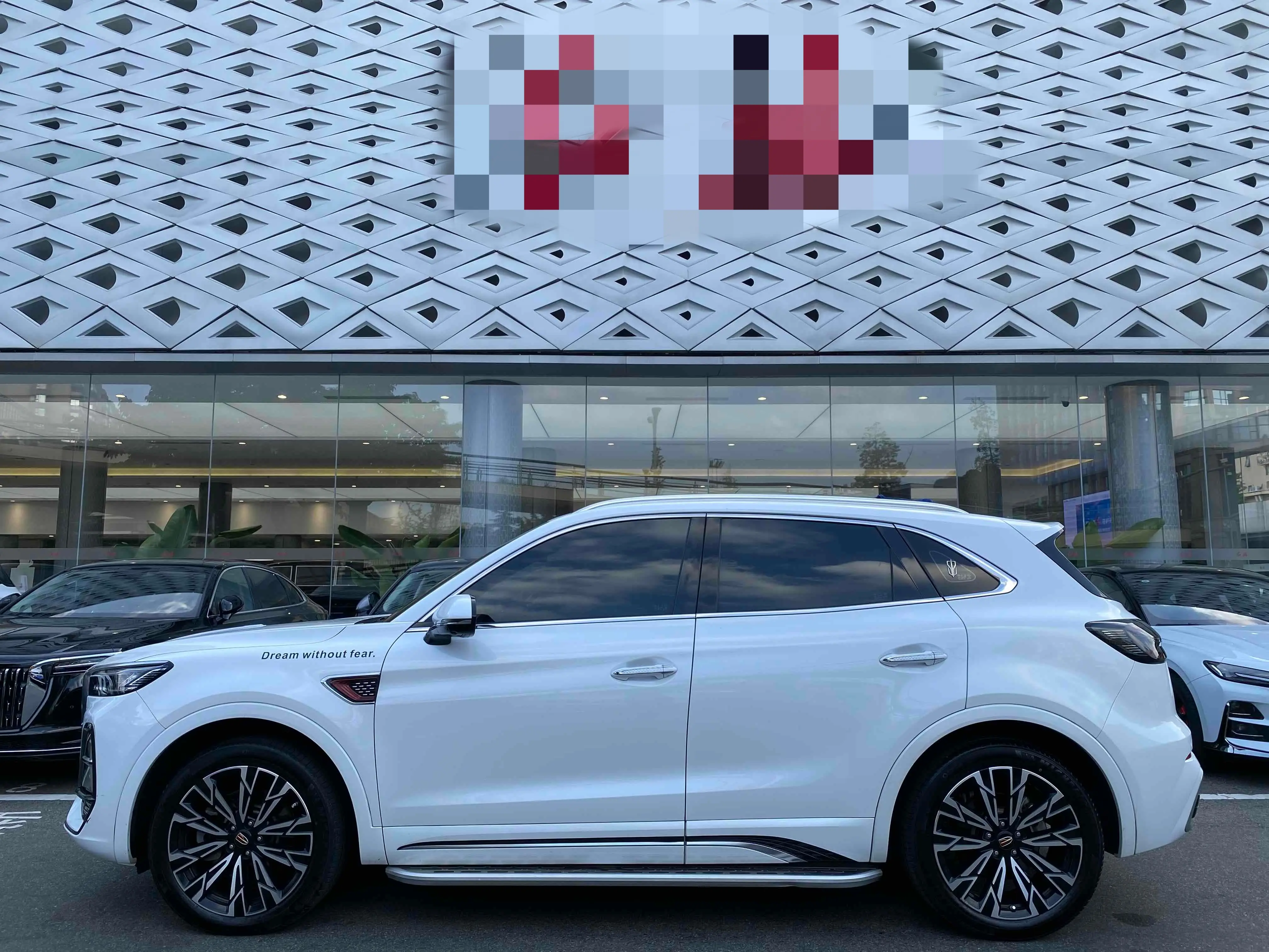 Hongqi HS5  из Китая