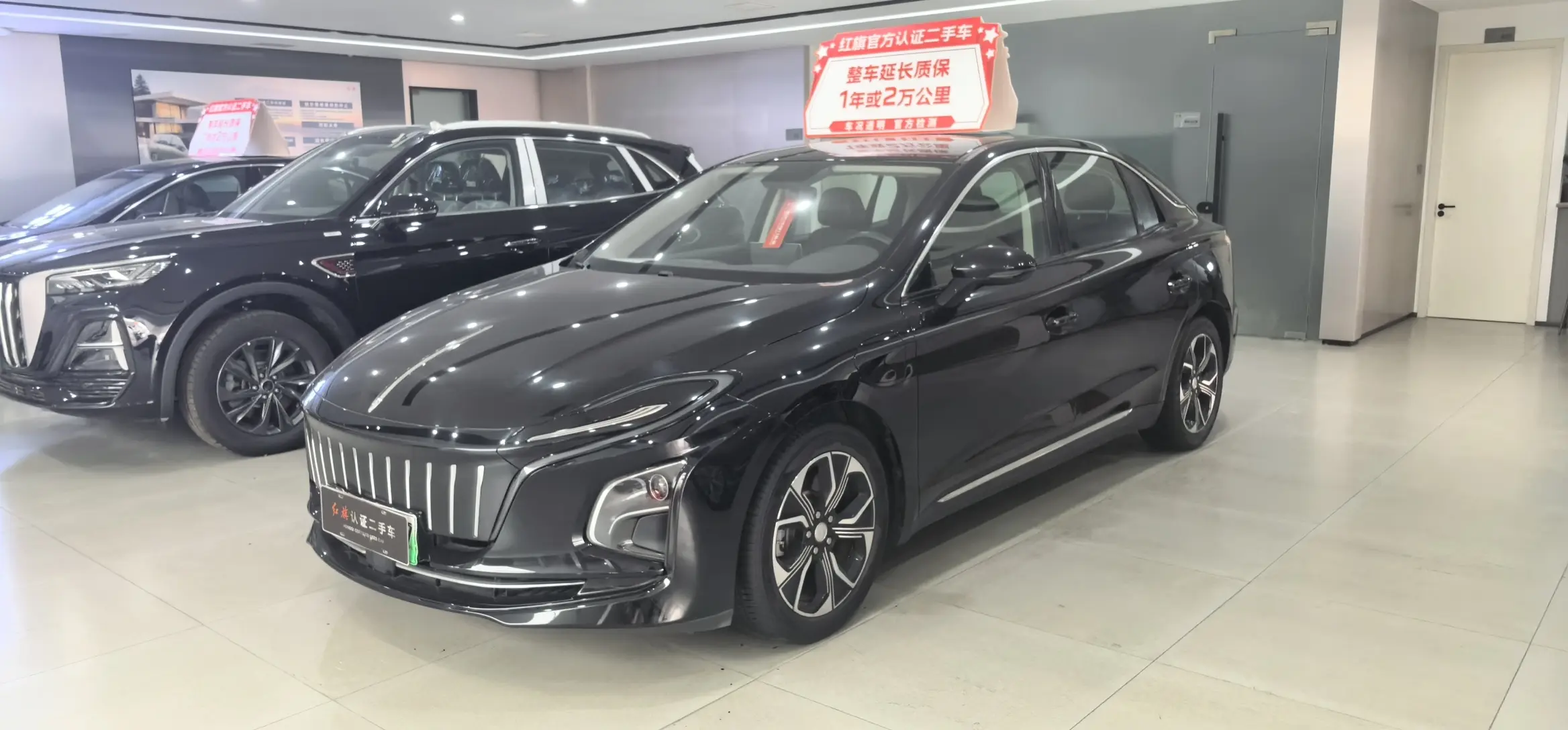 Hongqi E-QM5  из Китая