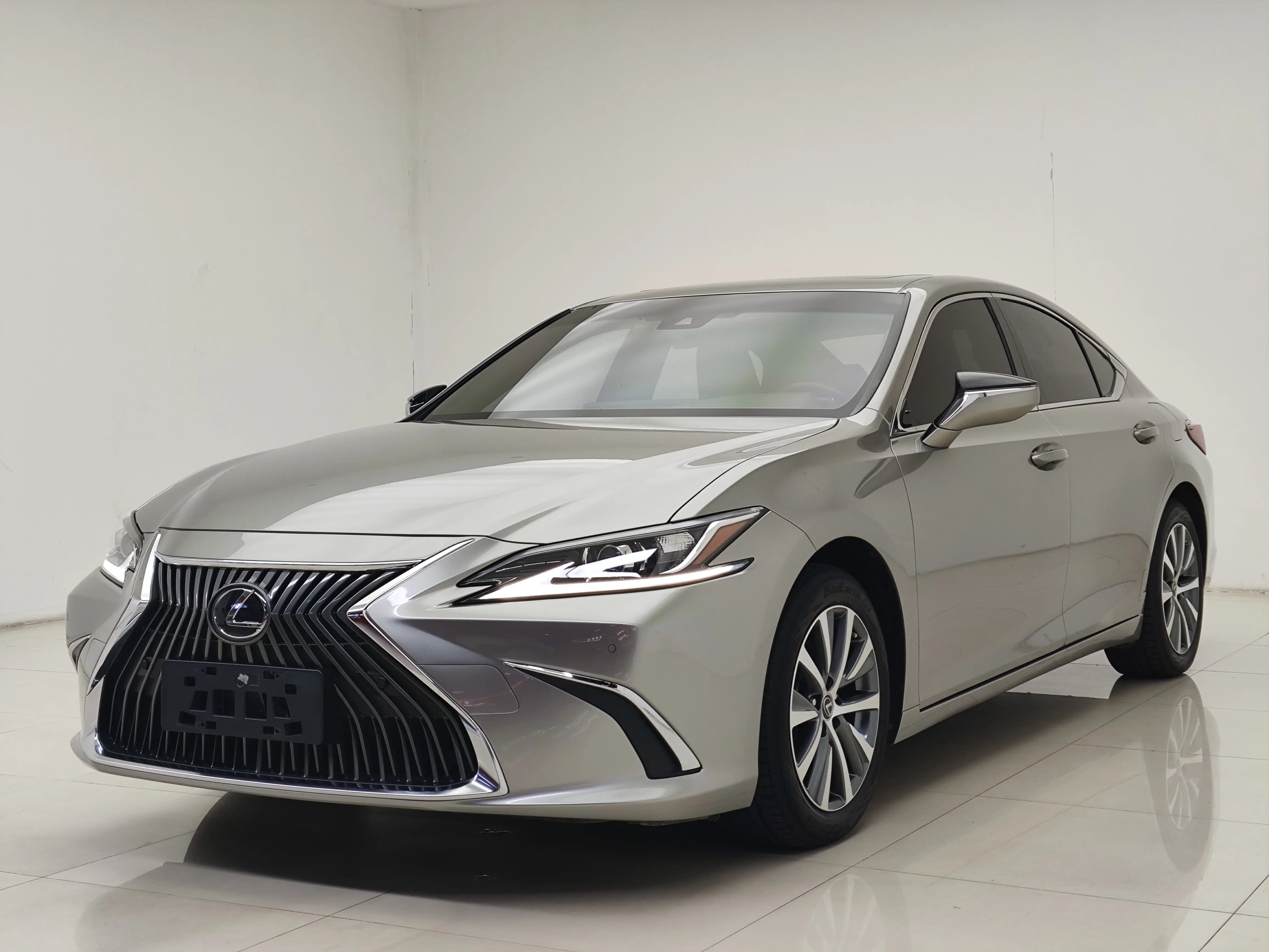 Lexus ES  из Китая