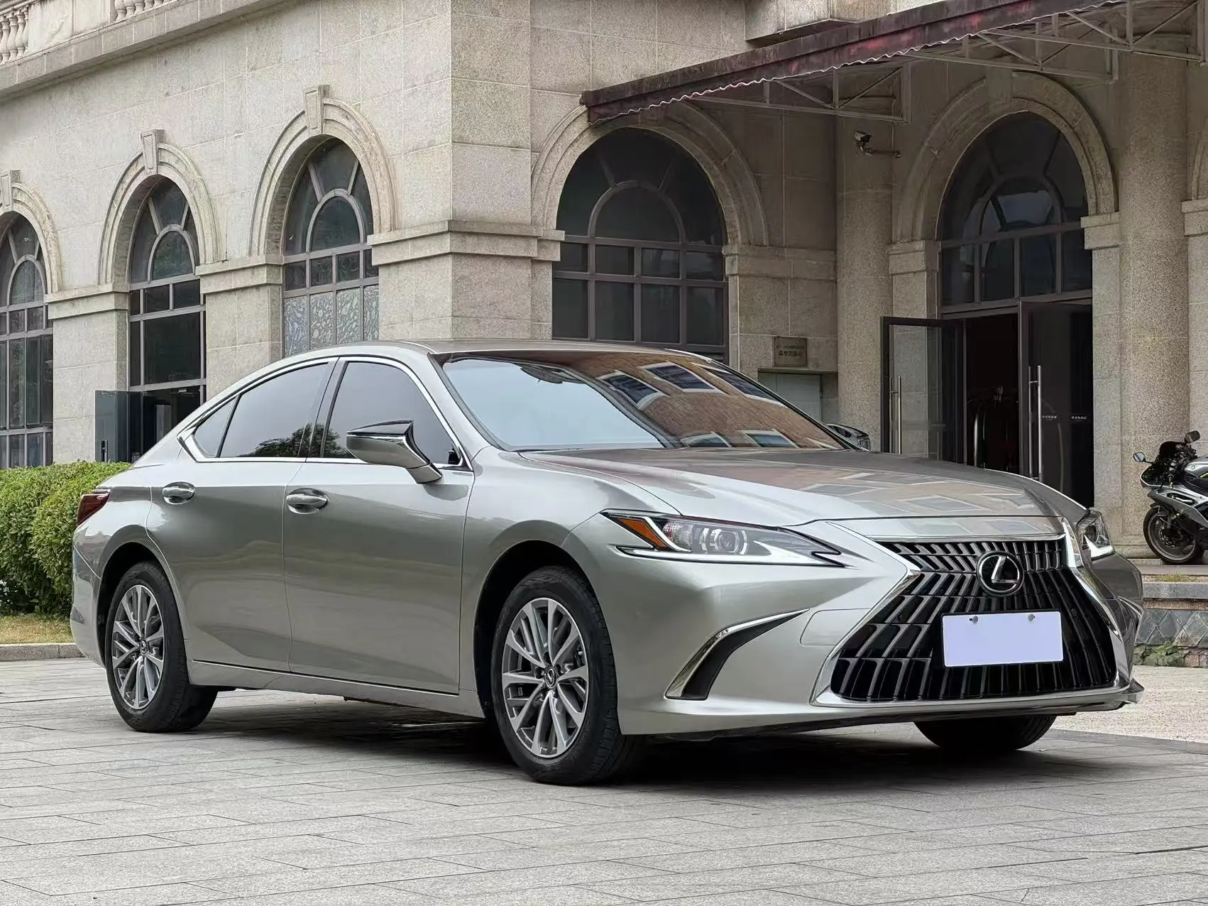Lexus ES