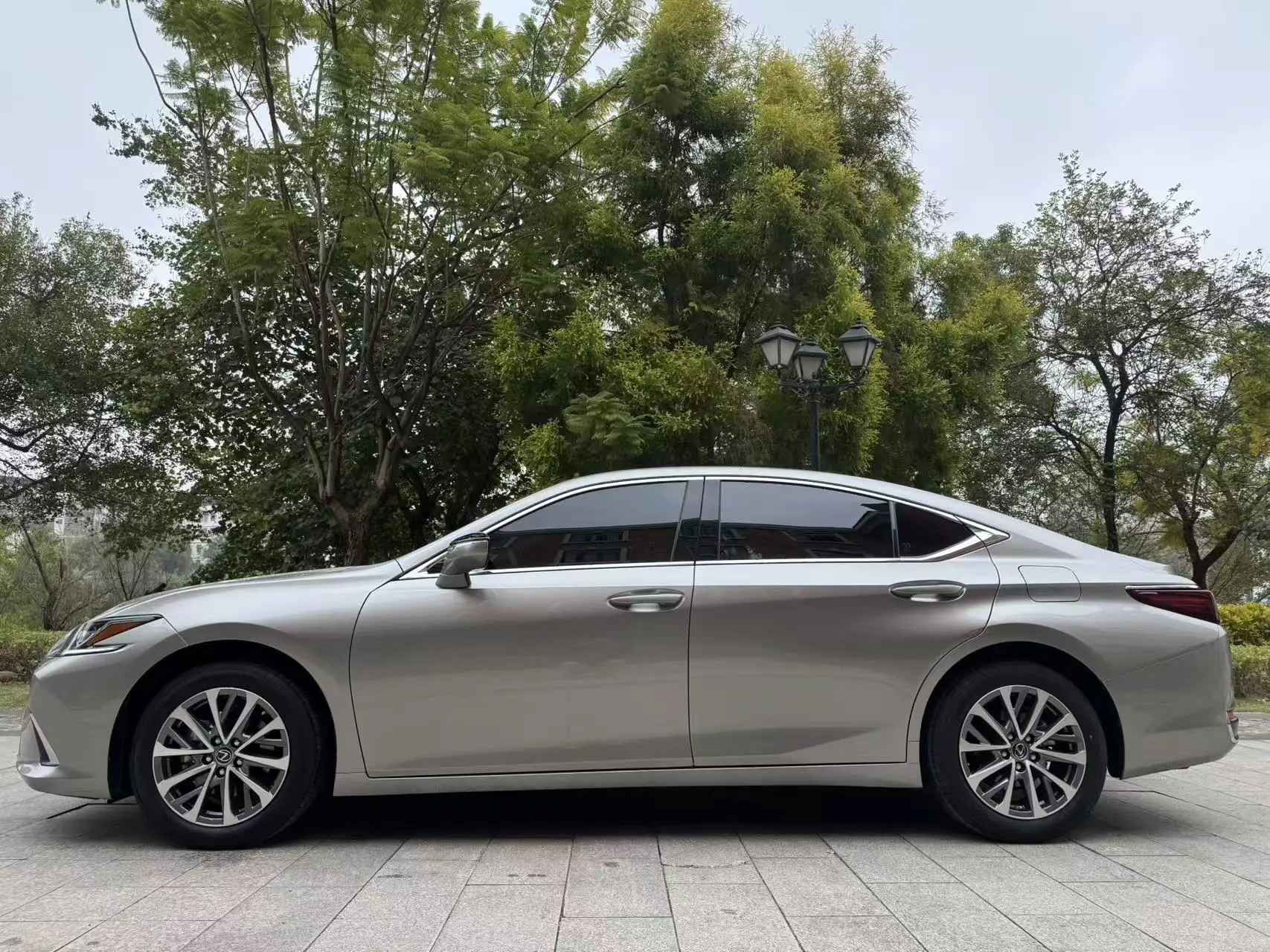 Lexus ES