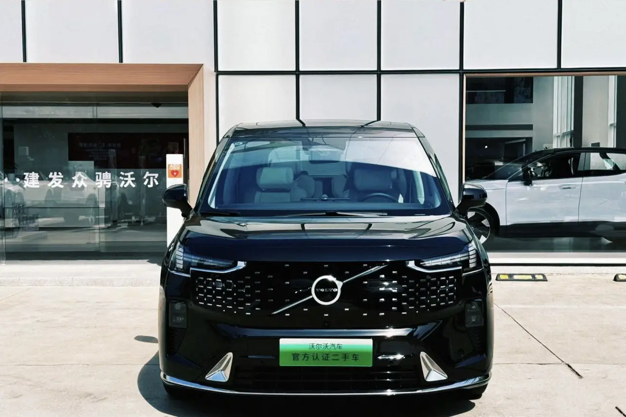 Volvo EM90  из Китая