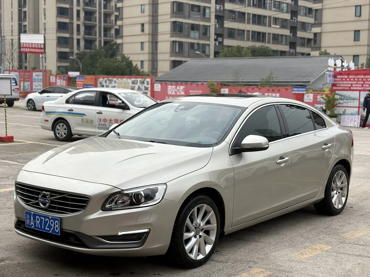 Volvo S60  из Китая