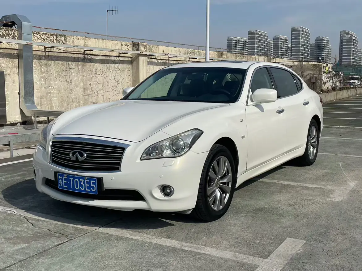Infiniti Q70  из Китая