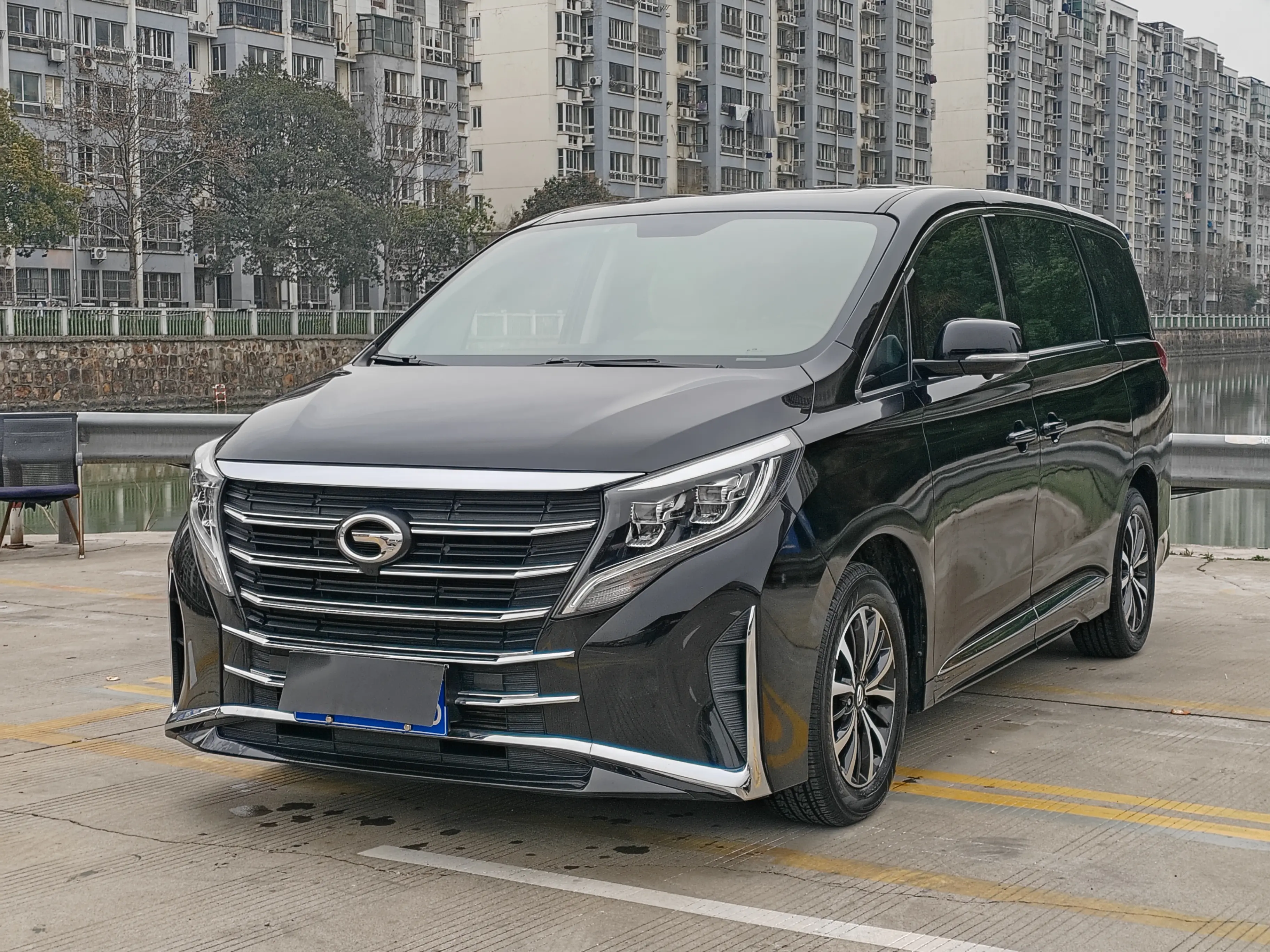 GAC Trumpchi M8  из Китая