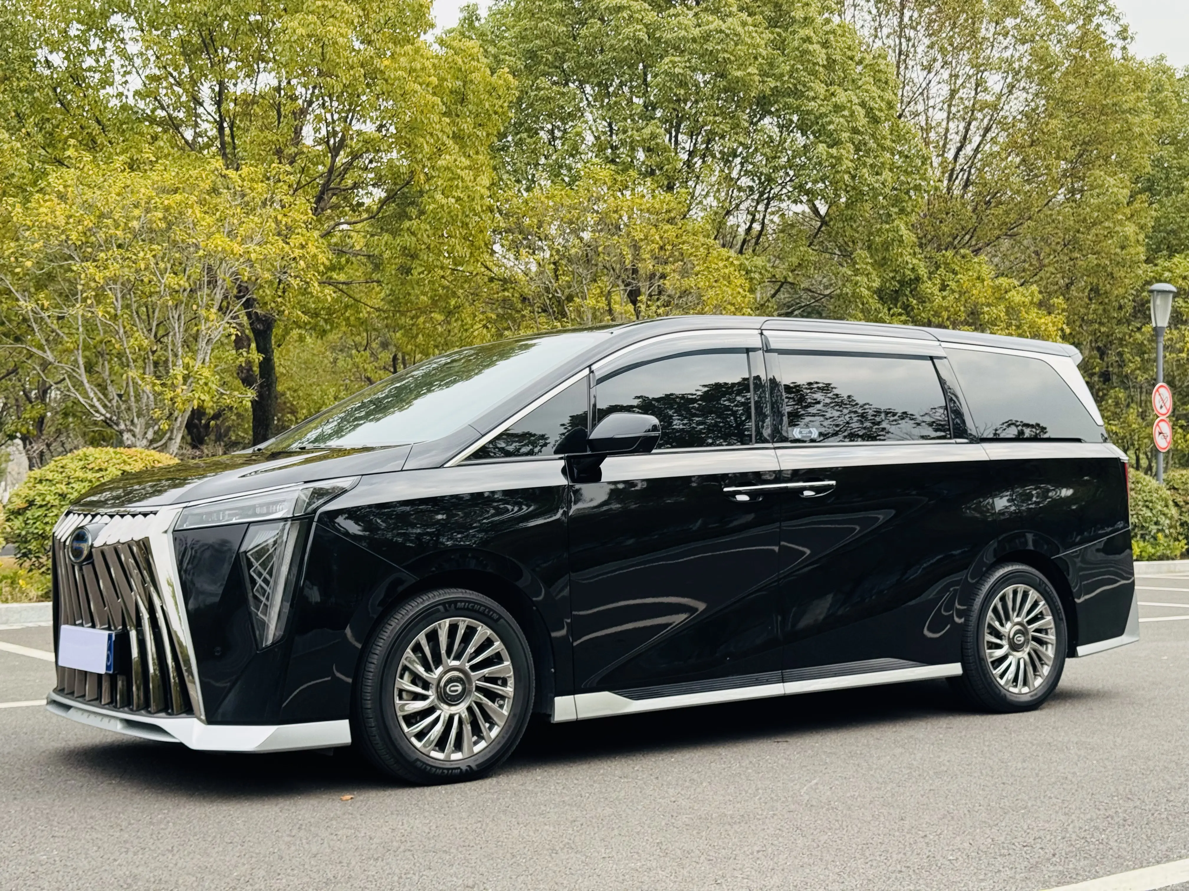 GAC Trumpchi M8  из Китая