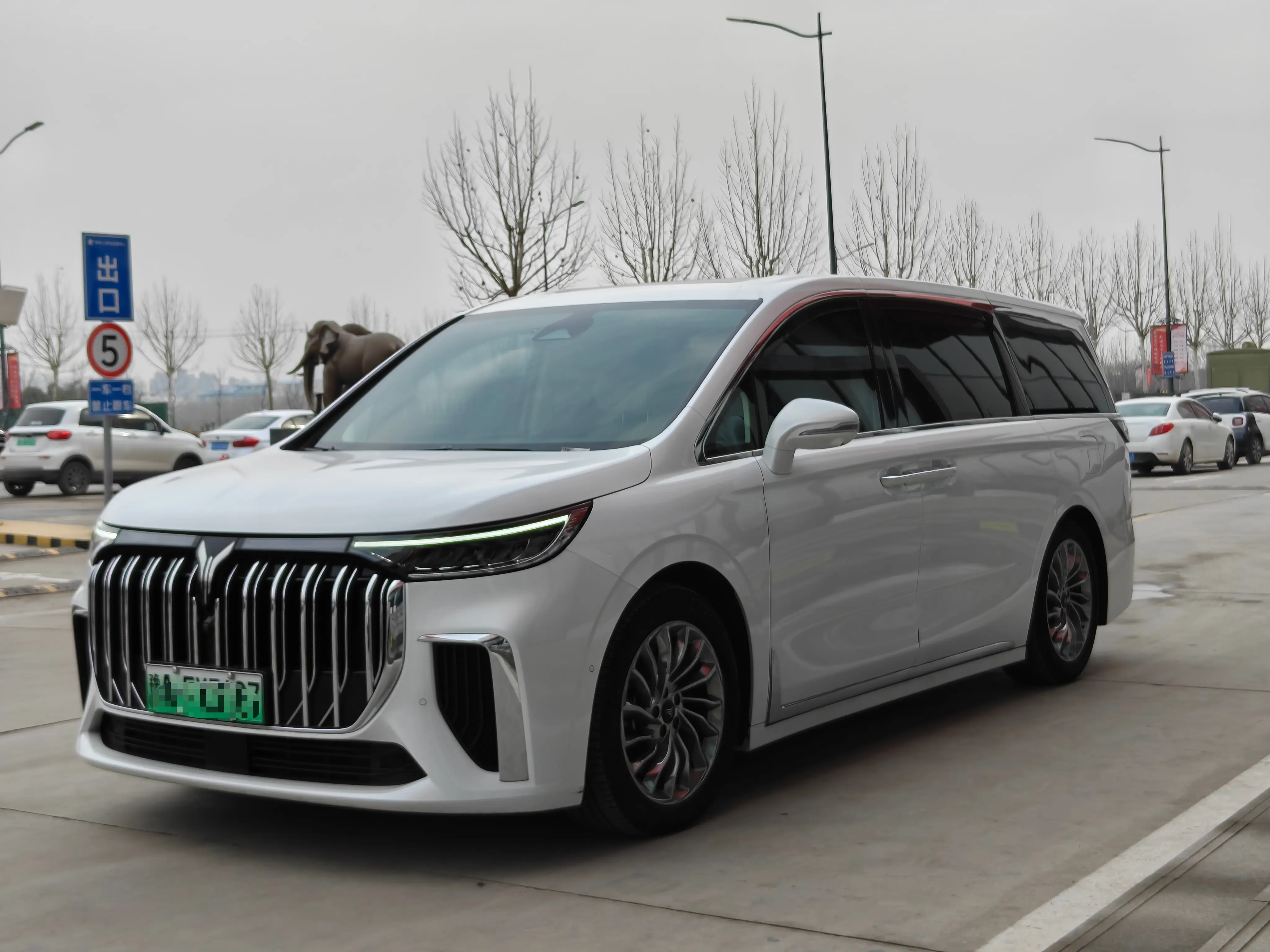 Voyah Lantu Dreamer PHEV  из Китая
