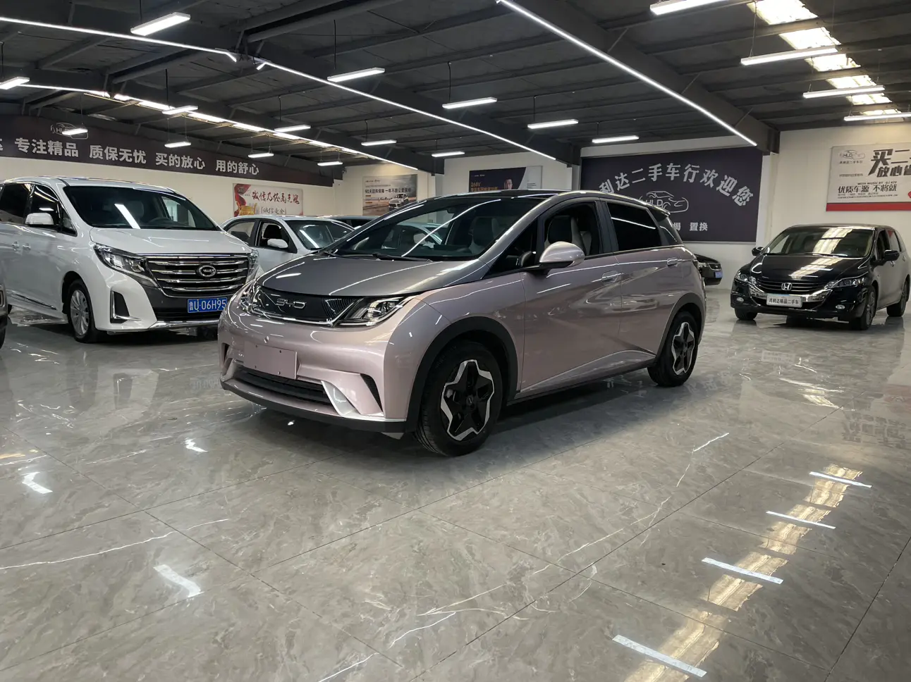 BYD Dolphin  из Китая