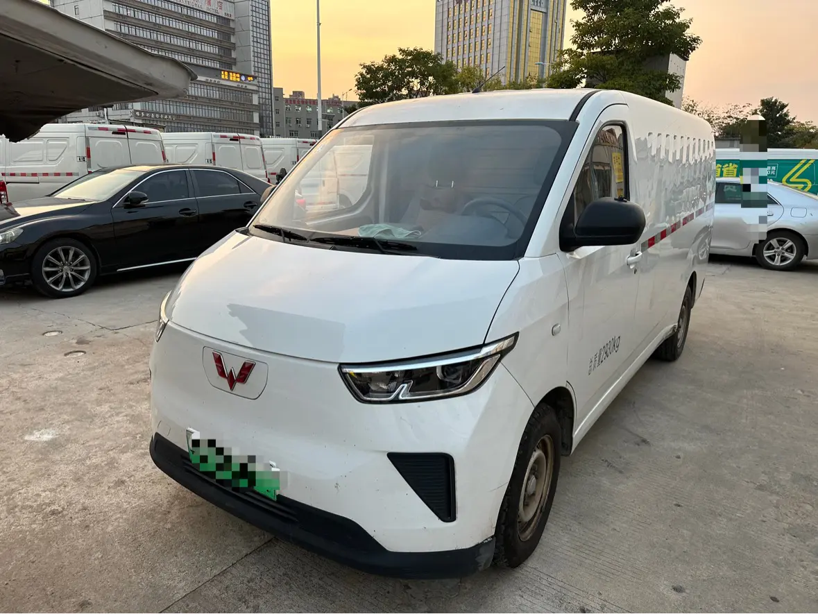 Wuling Yangguang  из Китая