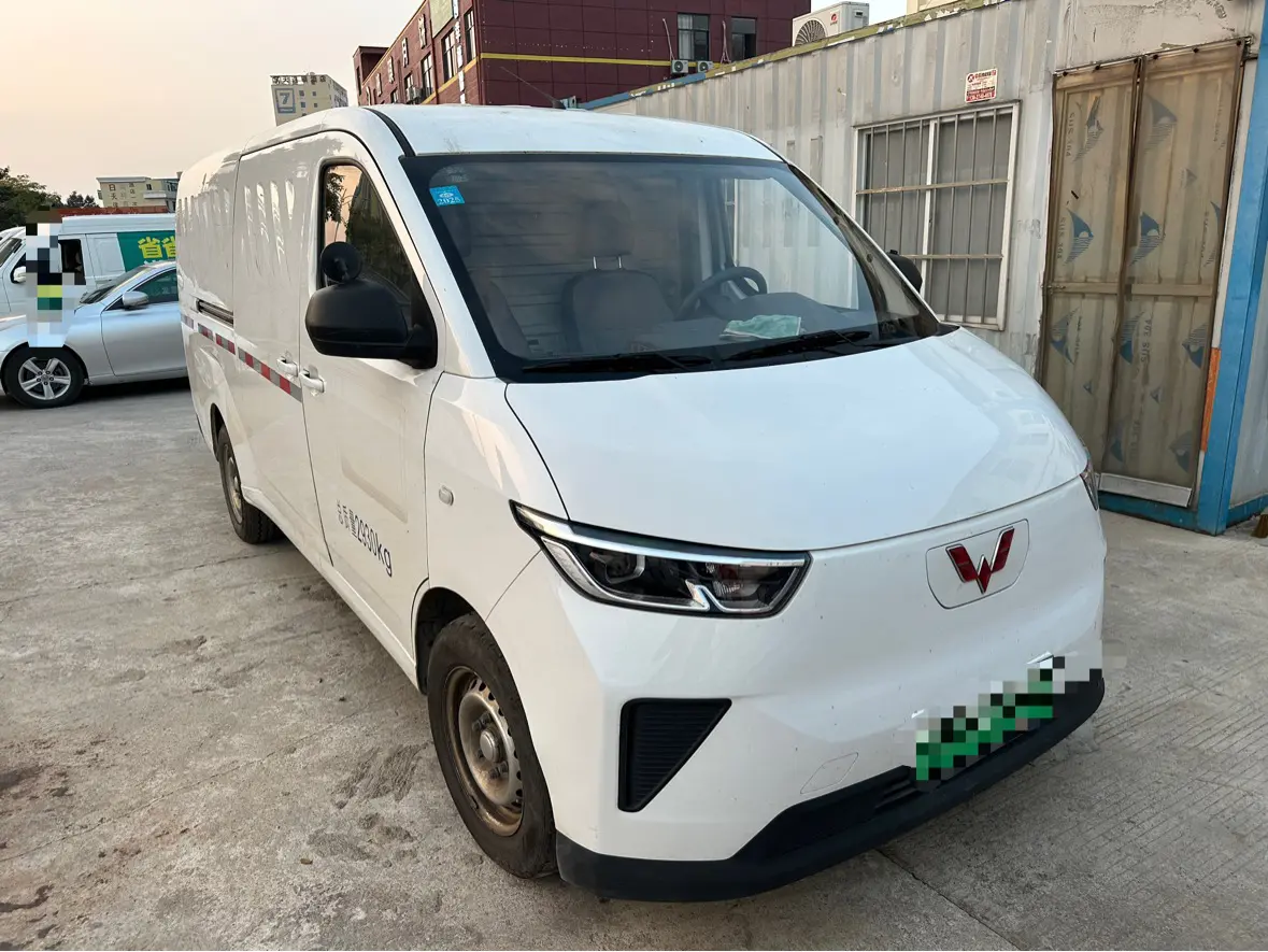 Wuling Yangguang  из Китая
