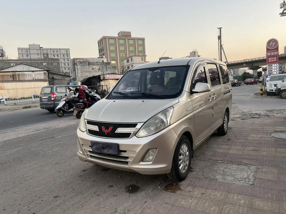 Wuling Rongguang V  из Китая