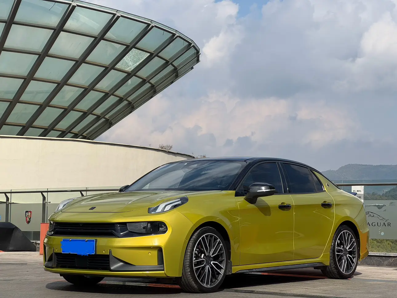 Lynk & Co 03