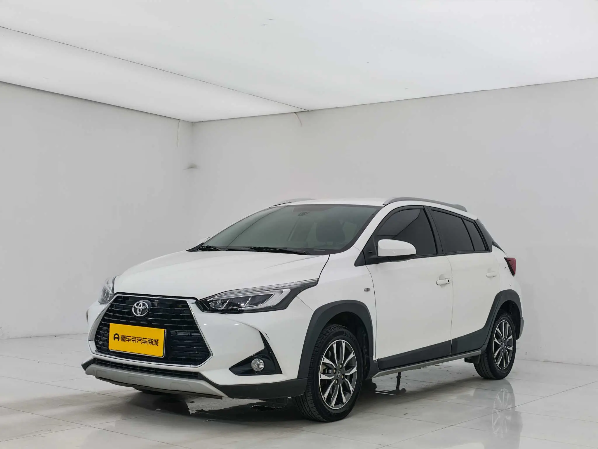 Toyota Yaris L  из Китая