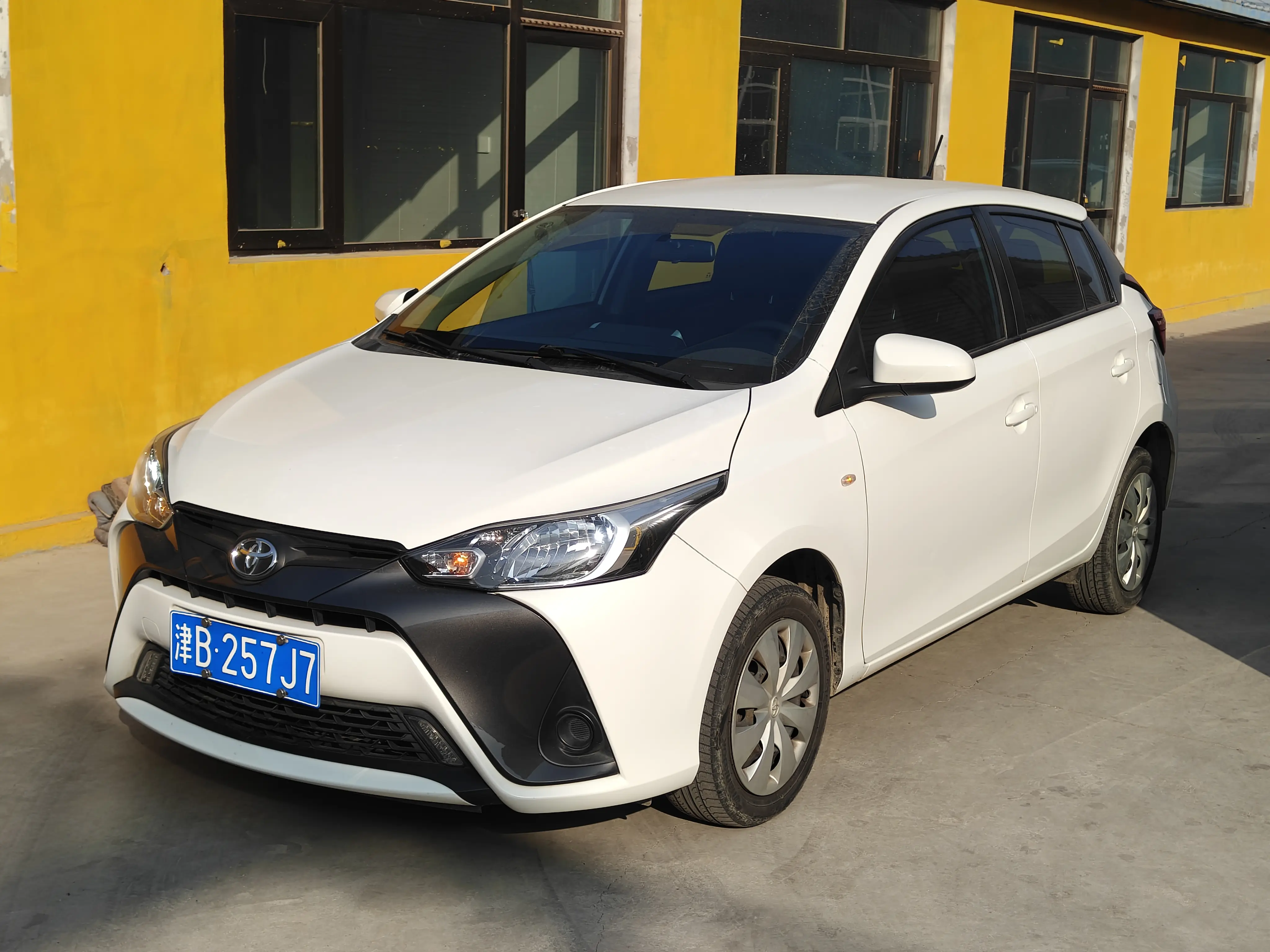 Toyota Yaris L  из Китая