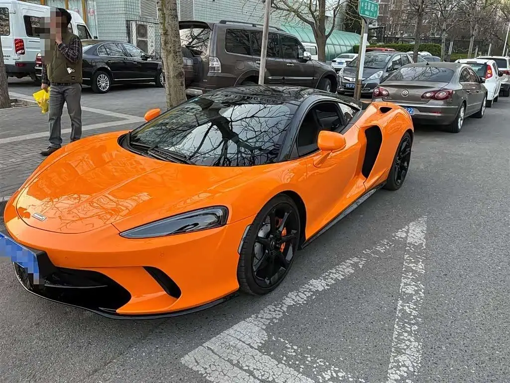McLaren GT  из Китая