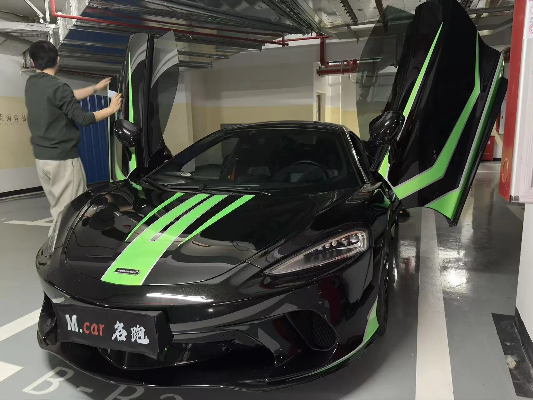 McLaren GT  из Китая