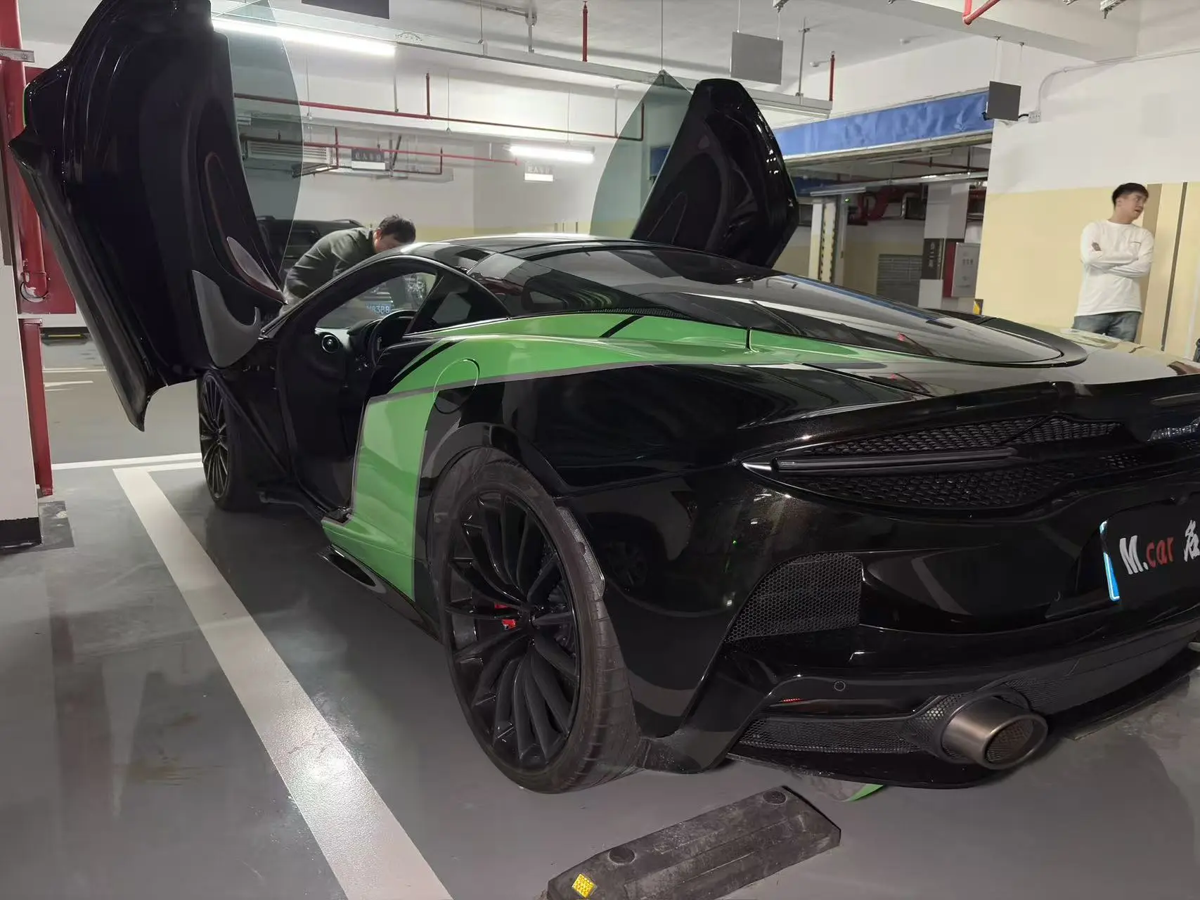 McLaren GT  из Китая