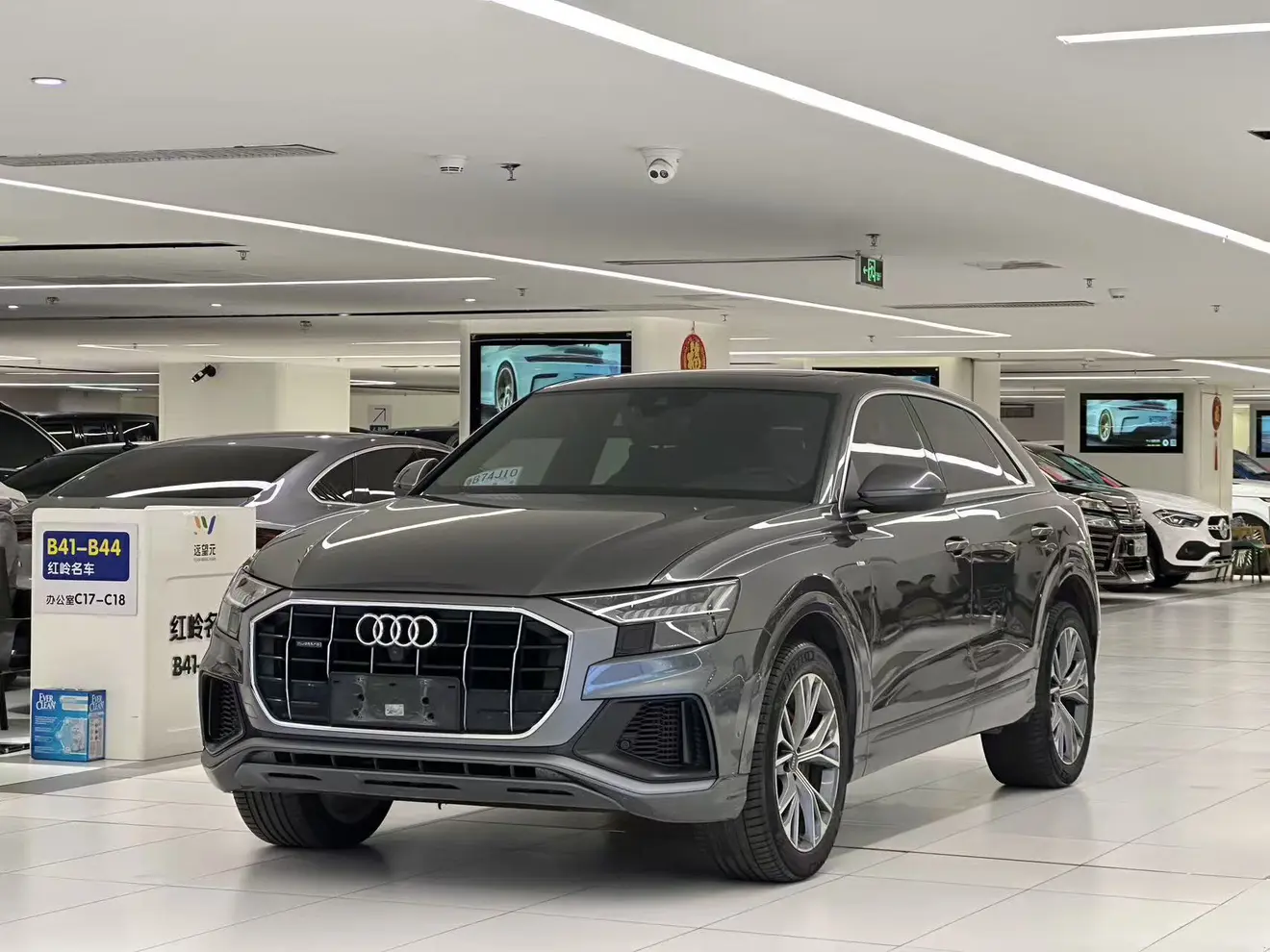Audi Q8  из Китая