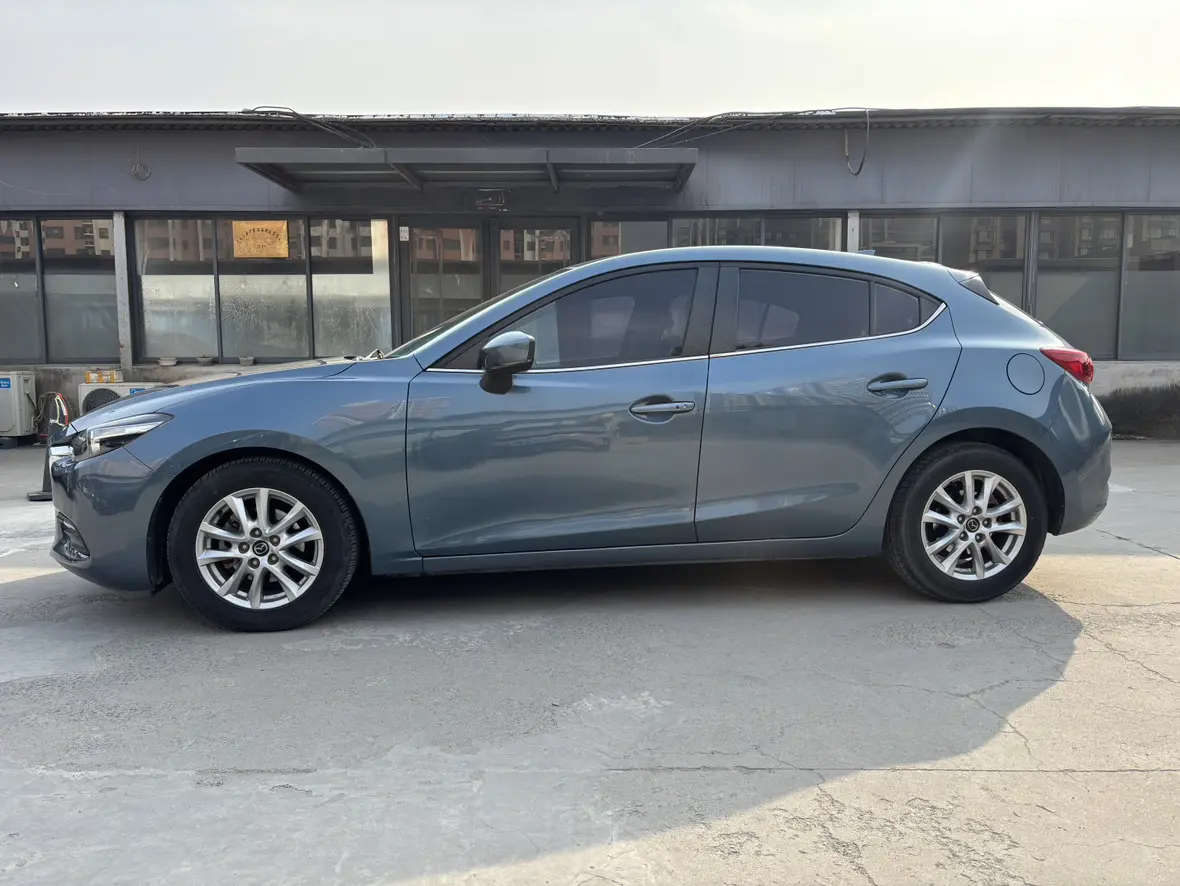 Mazda Axela (Mazda3)  из Китая
