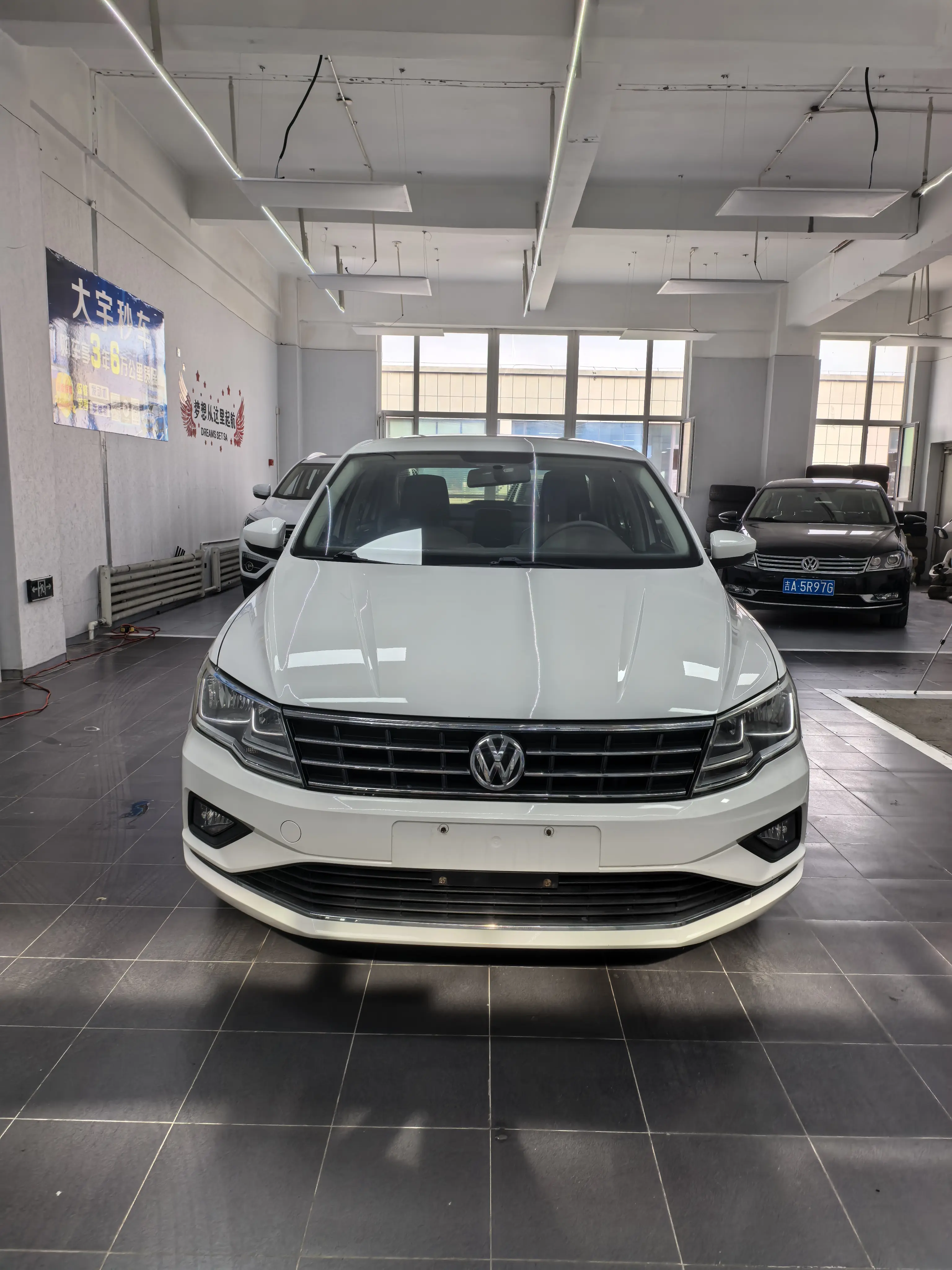 Volkswagen Jetta  из Китая