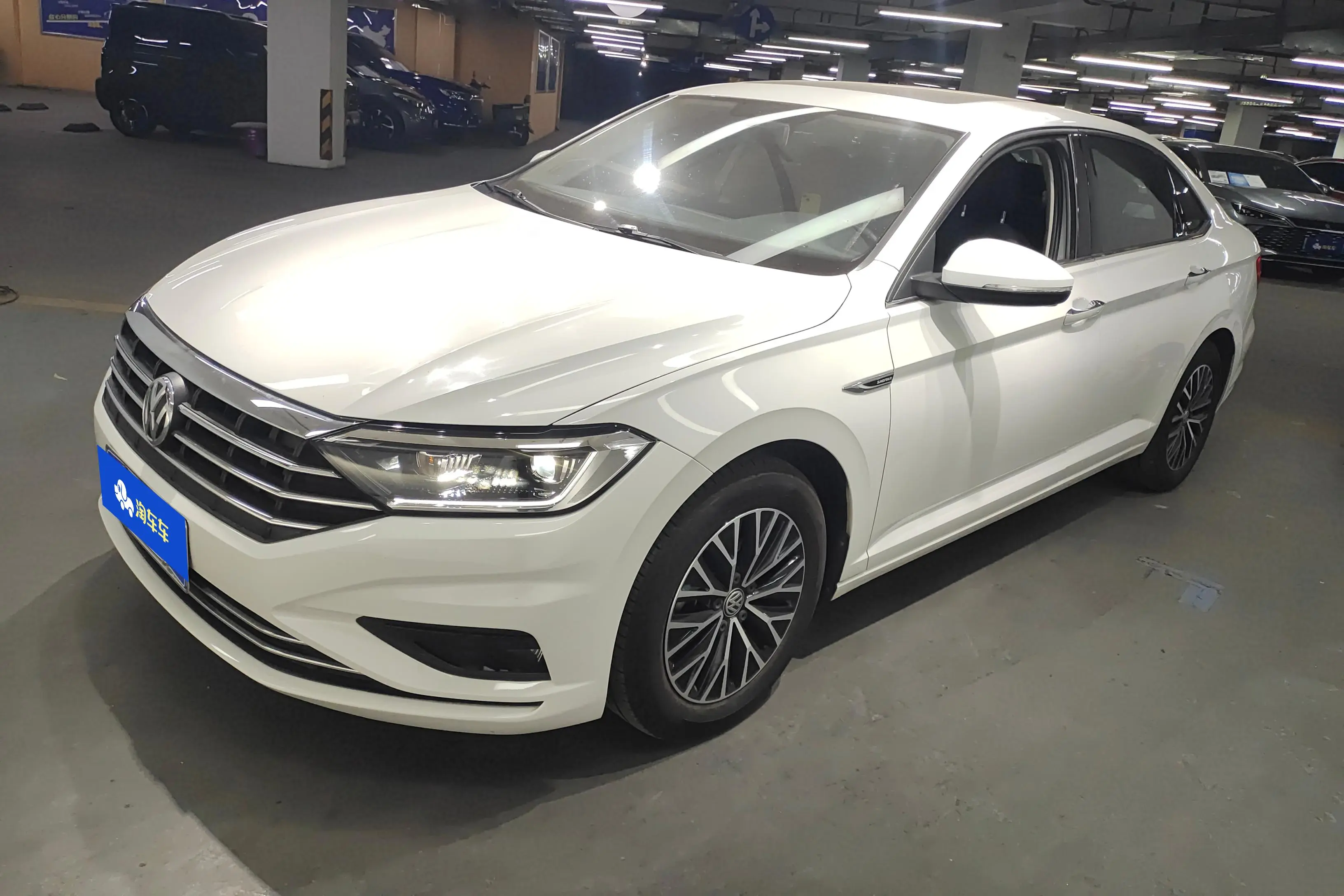 Volkswagen Sagitar  из Китая