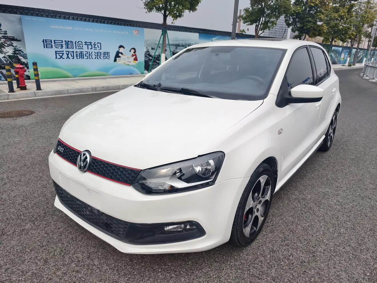 Volkswagen Polo  из Китая