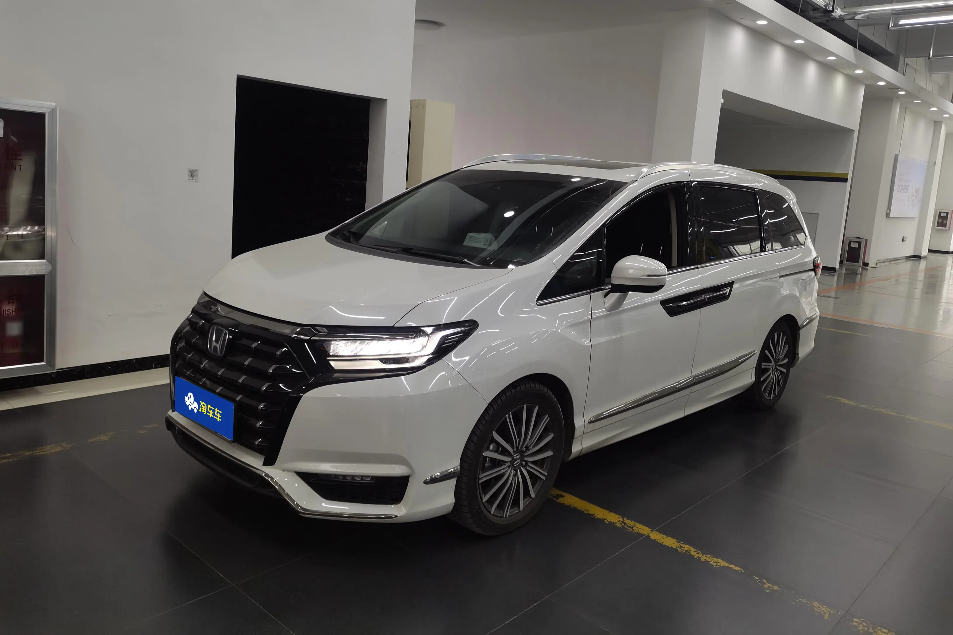 Honda Elysion (Alison)  из Китая