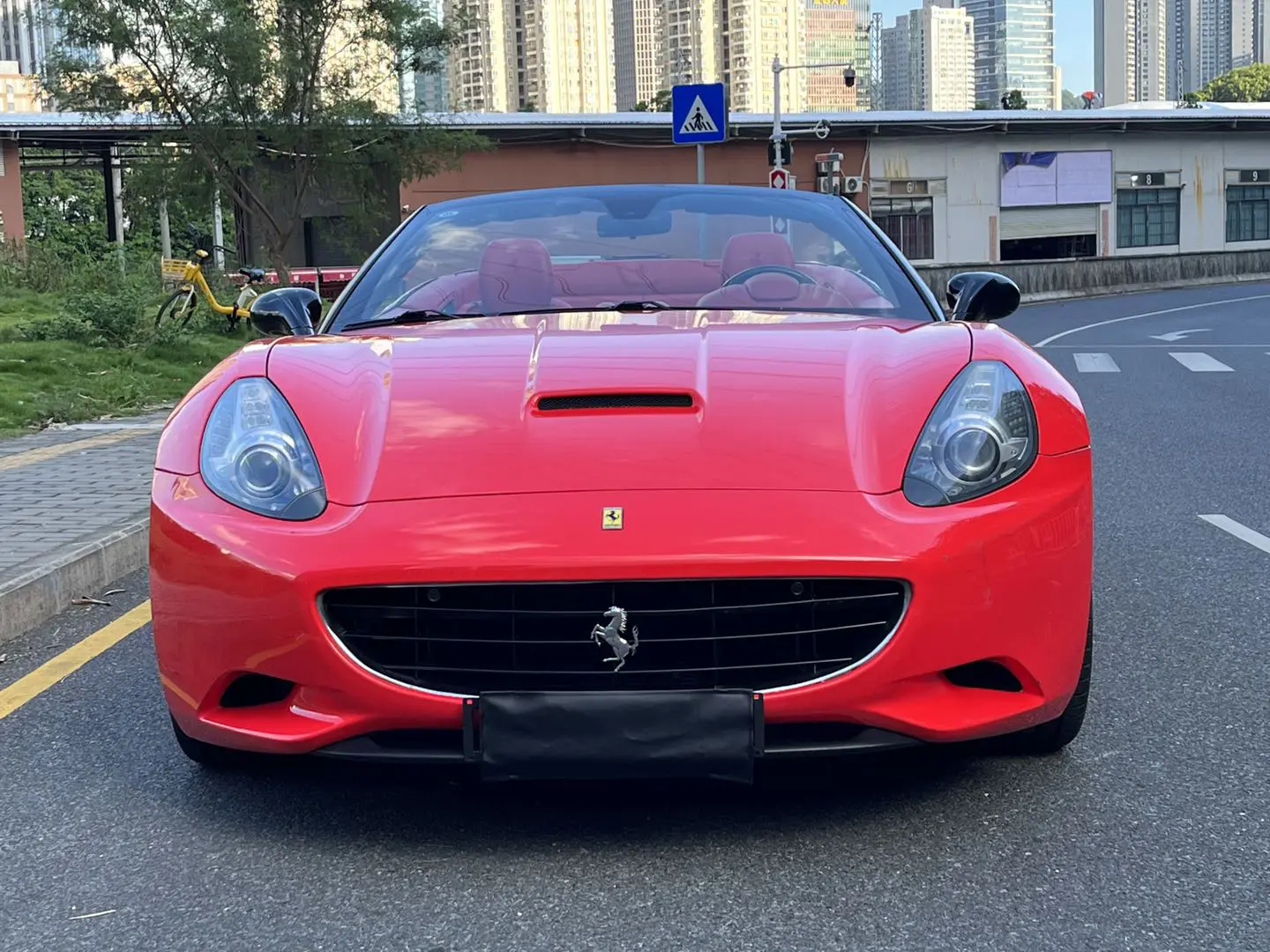 Ferrari California T  из Китая