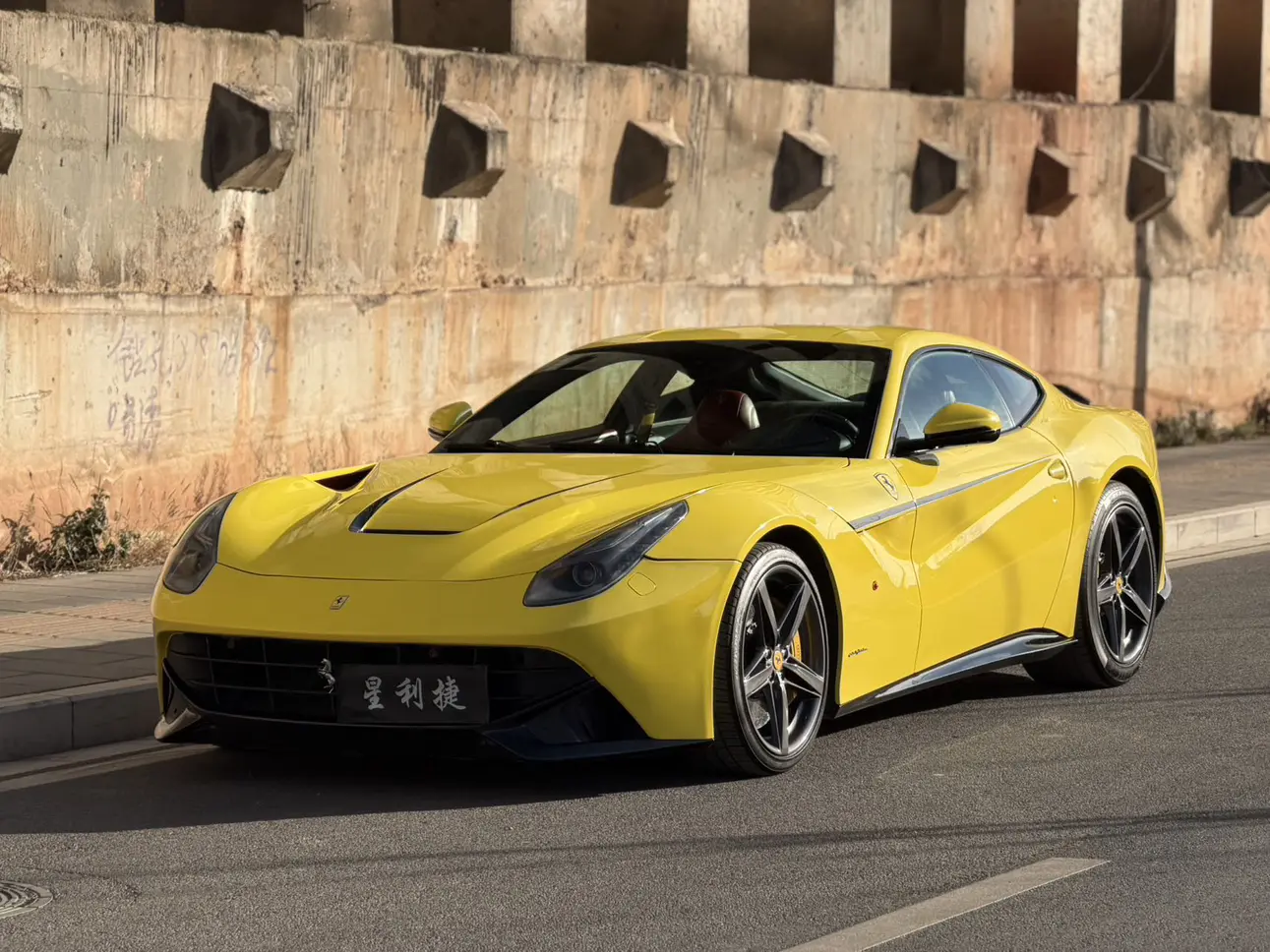 Ferrari F12berlinetta  из Китая