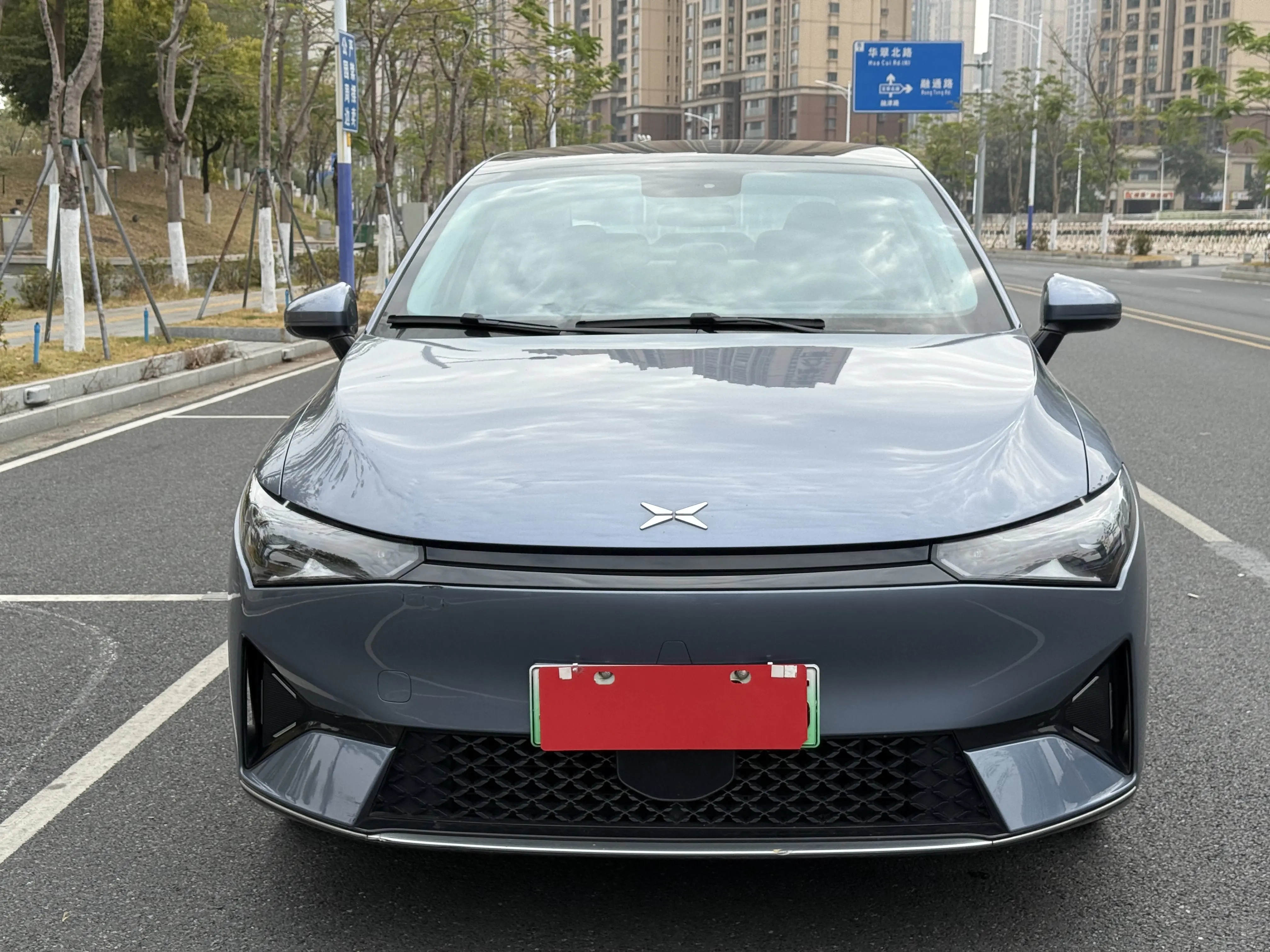 Xpeng P5  из Китая