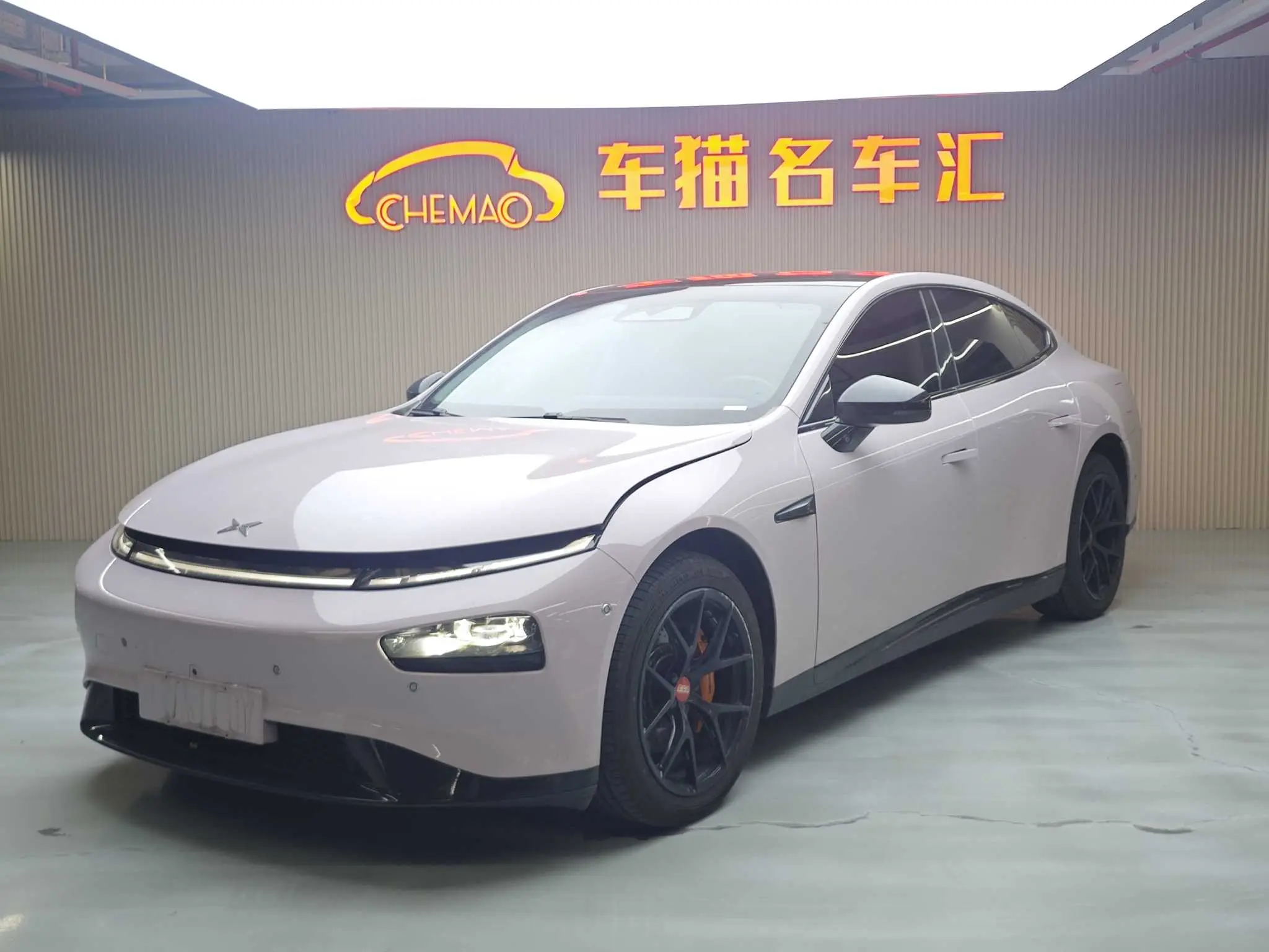 Xpeng P7  из Китая