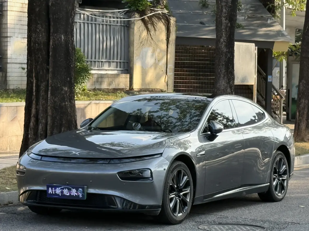 Xpeng P7  из Китая