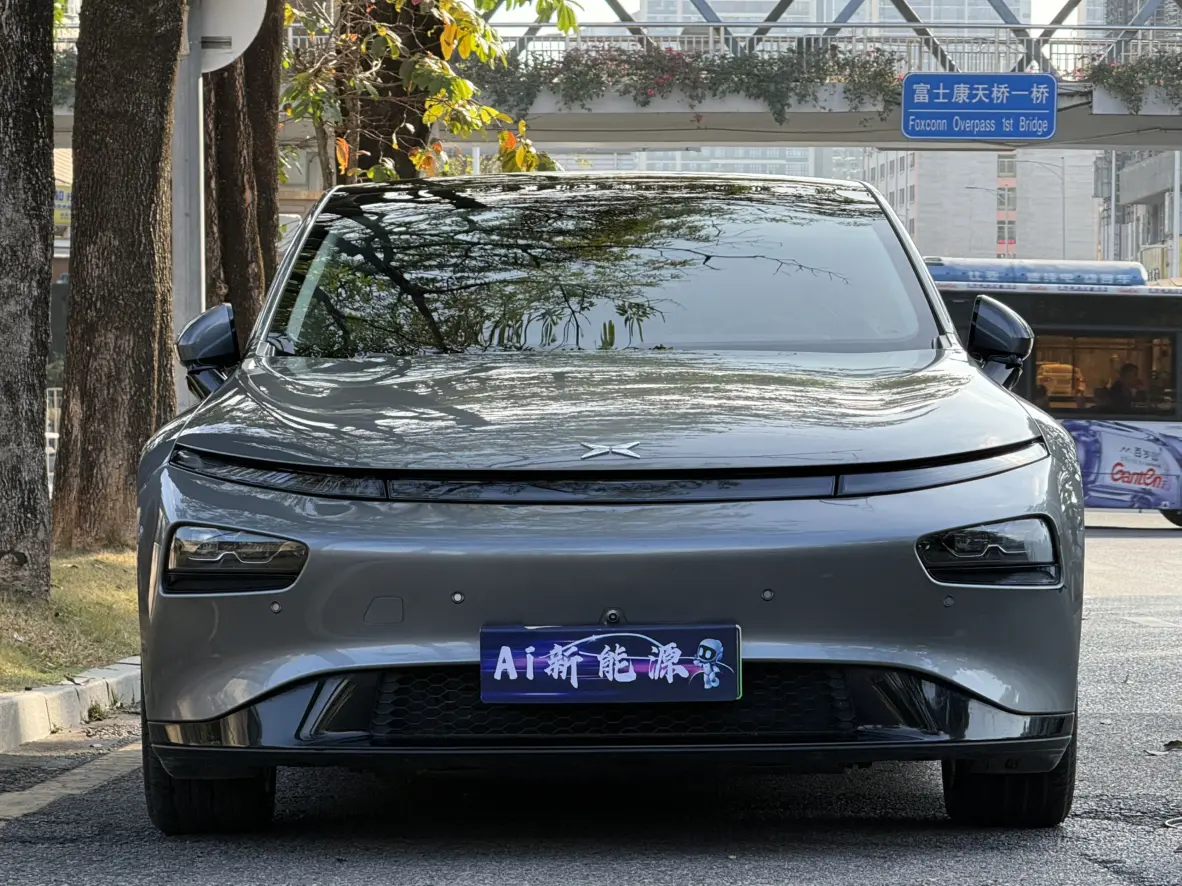 Xpeng P7  из Китая