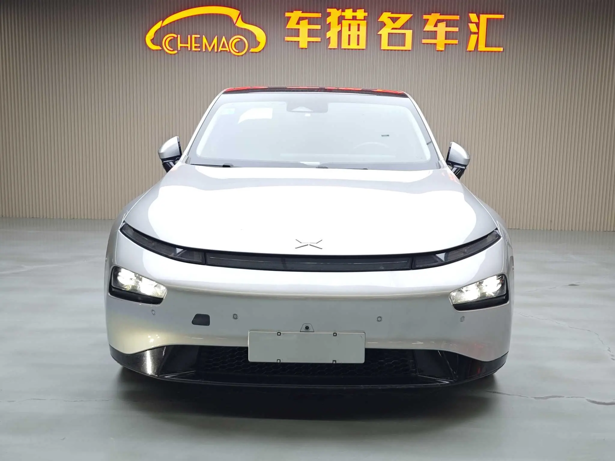 Xpeng P7  из Китая