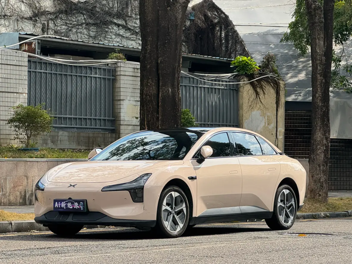 Xpeng Xiaopeng MONA M03  из Китая