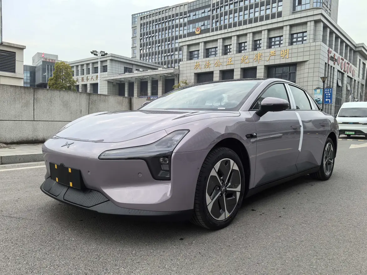 Xpeng Xiaopeng MONA M03  из Китая