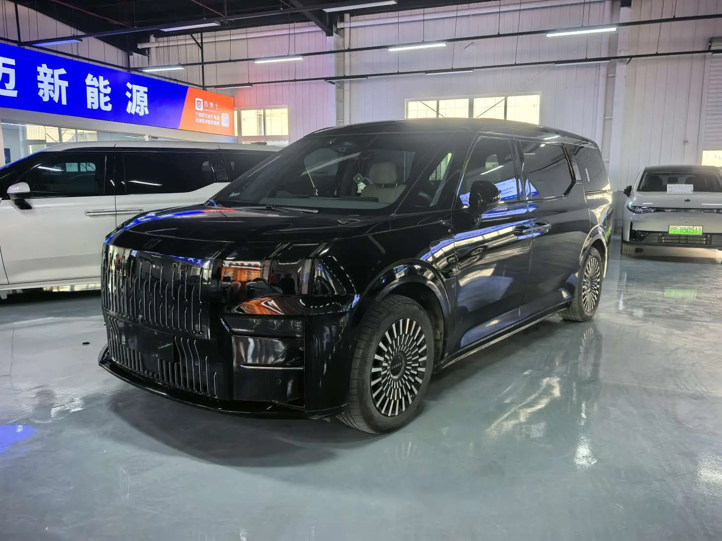 ZEEKR 009  из Китая