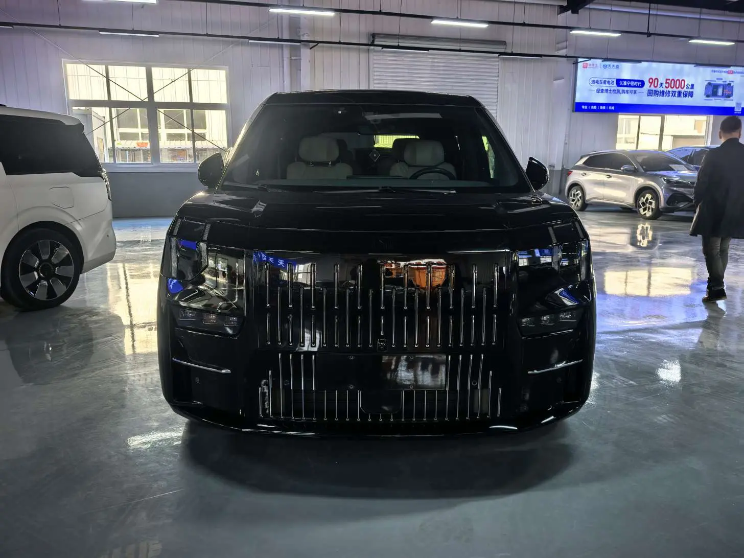 ZEEKR 009  из Китая