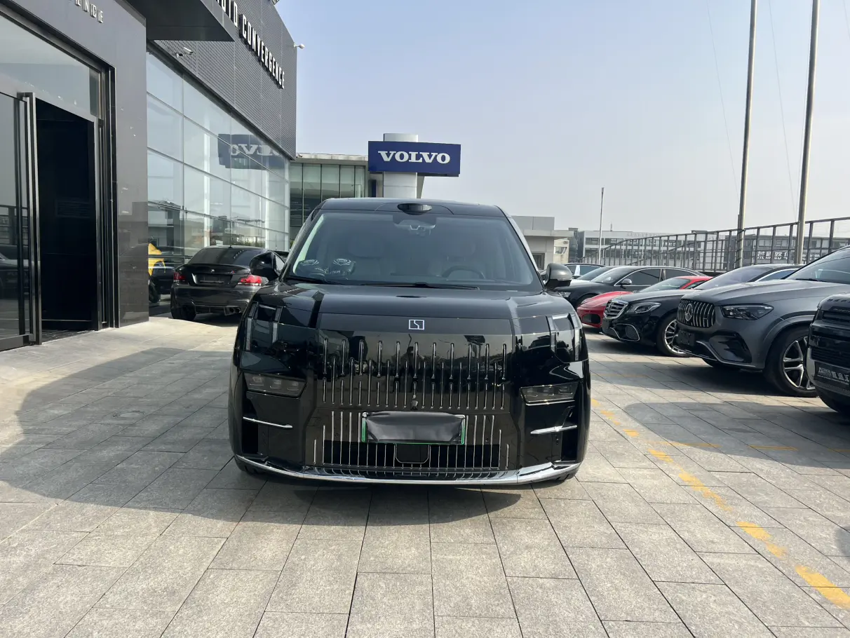 ZEEKR 009  из Китая