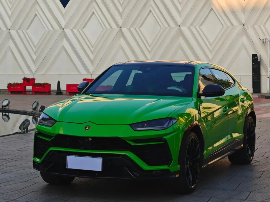 Lamborghini Urus  из Китая