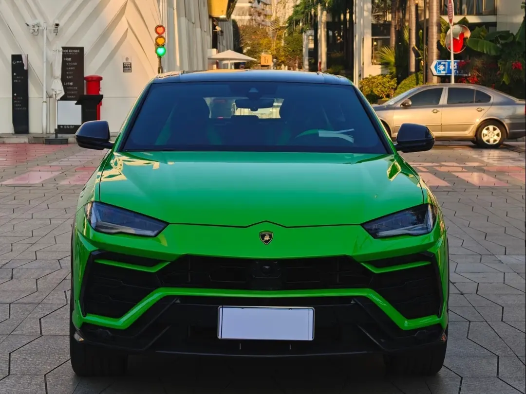 Lamborghini Urus  из Китая