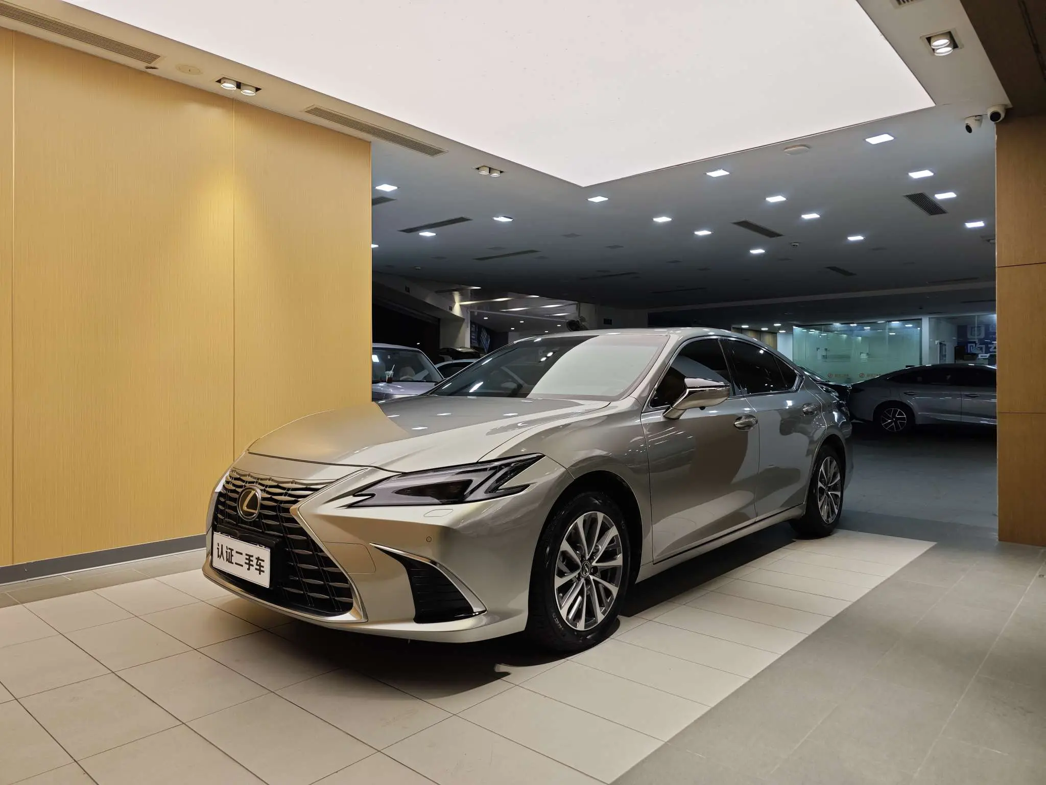 Lexus ES  из Китая