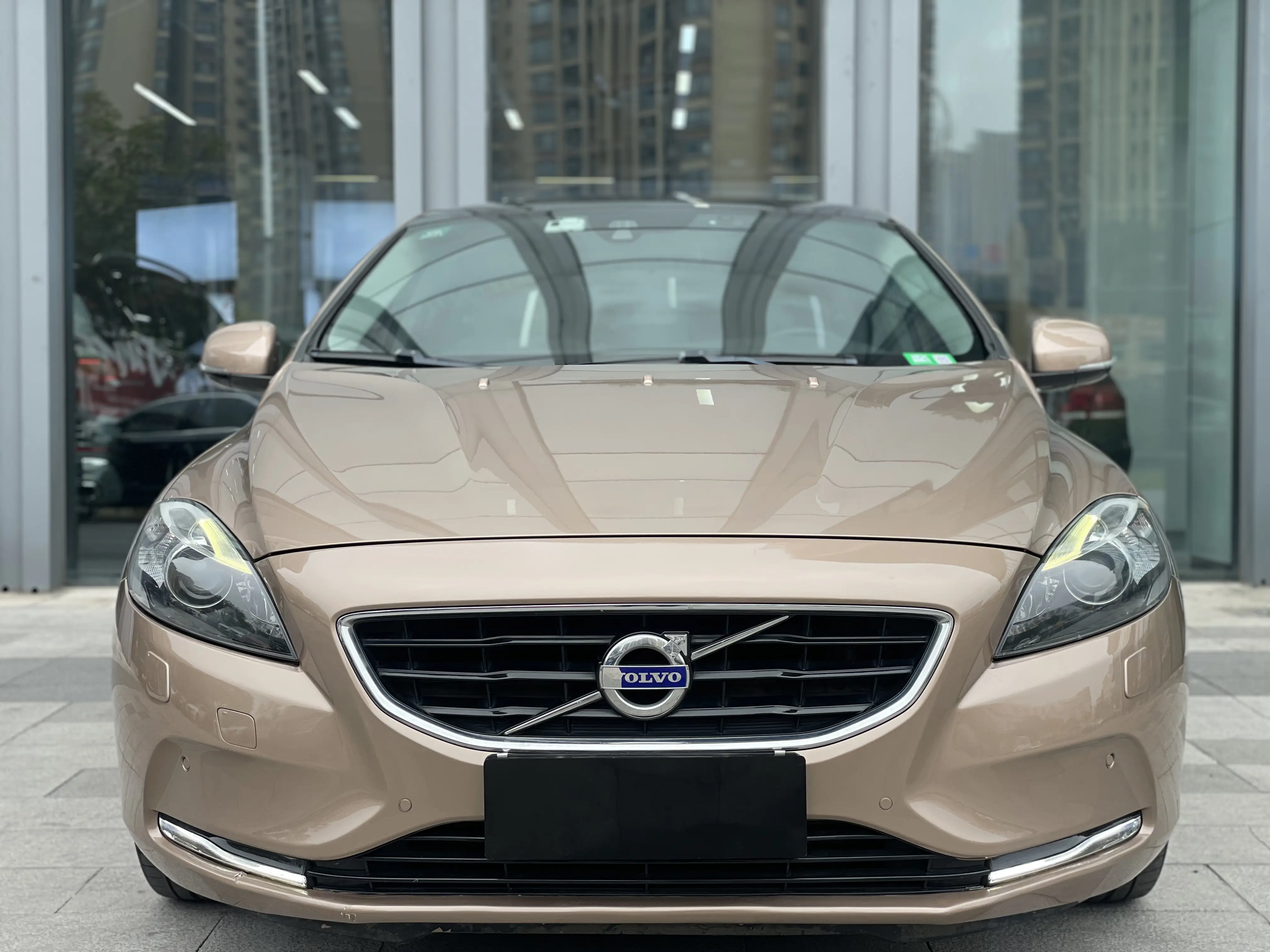 Volvo V40  из Китая