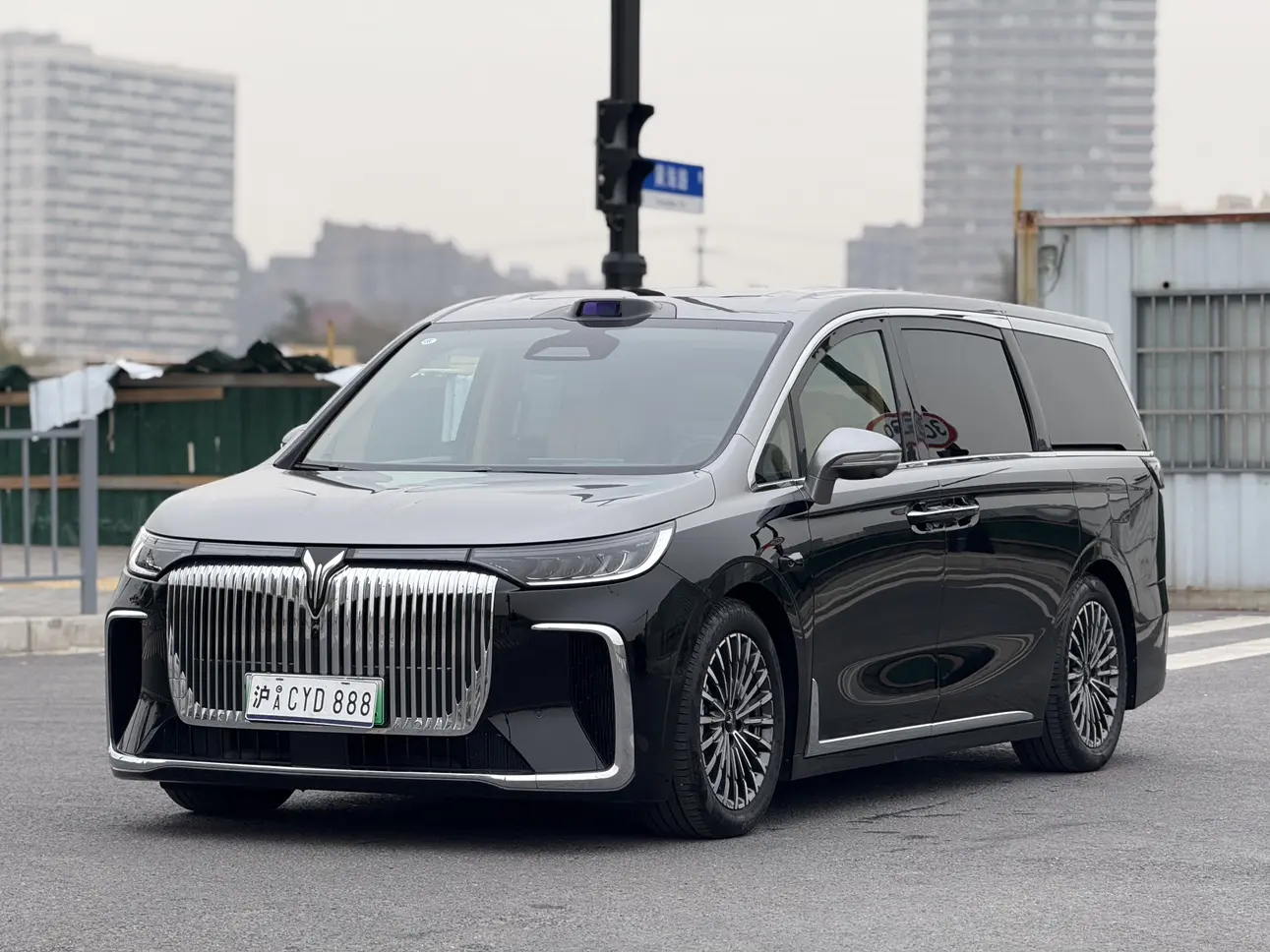 Voyah Lantu Dreamer PHEV  из Китая