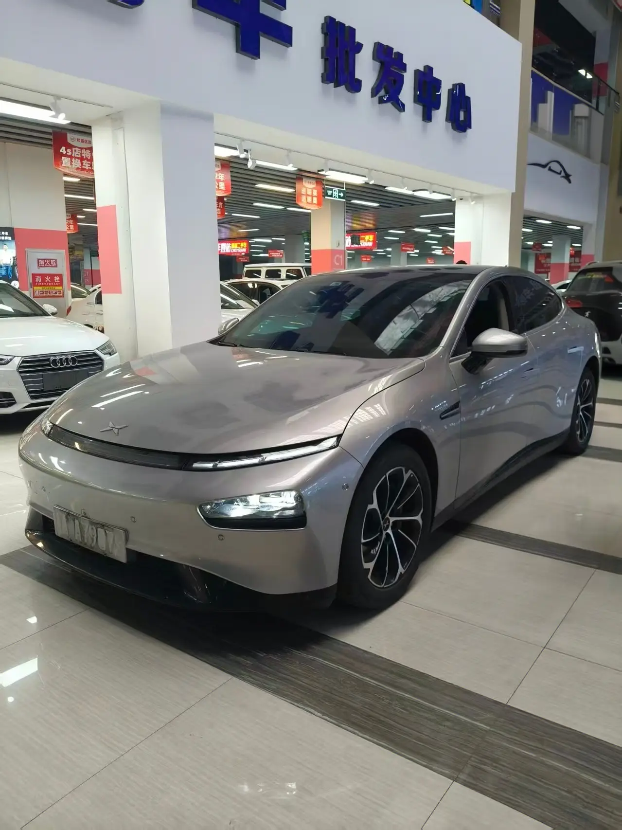 Xpeng P7  из Китая