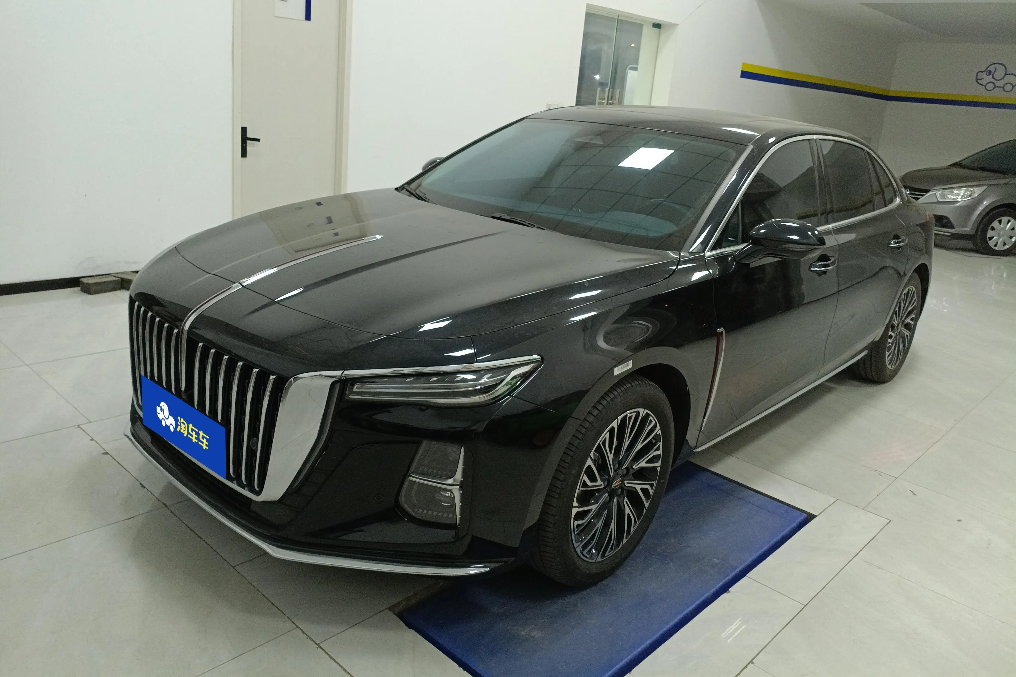 Hongqi H5  из Китая